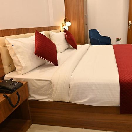 Hotel Down Town Paschim Vihar デリー エクステリア 写真