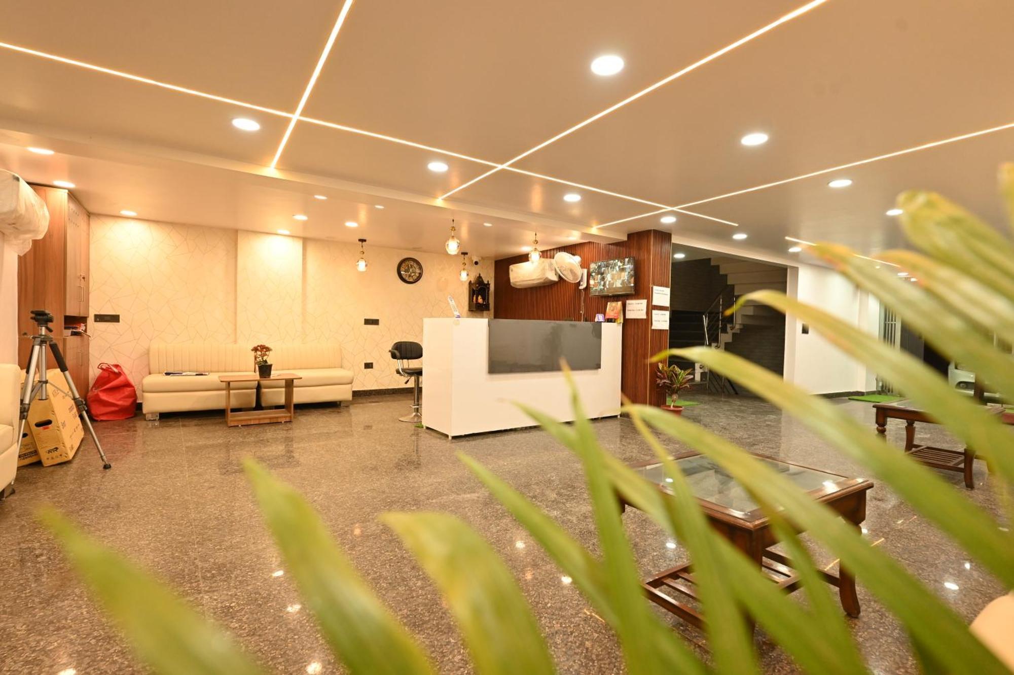 Hotel Down Town Paschim Vihar デリー エクステリア 写真