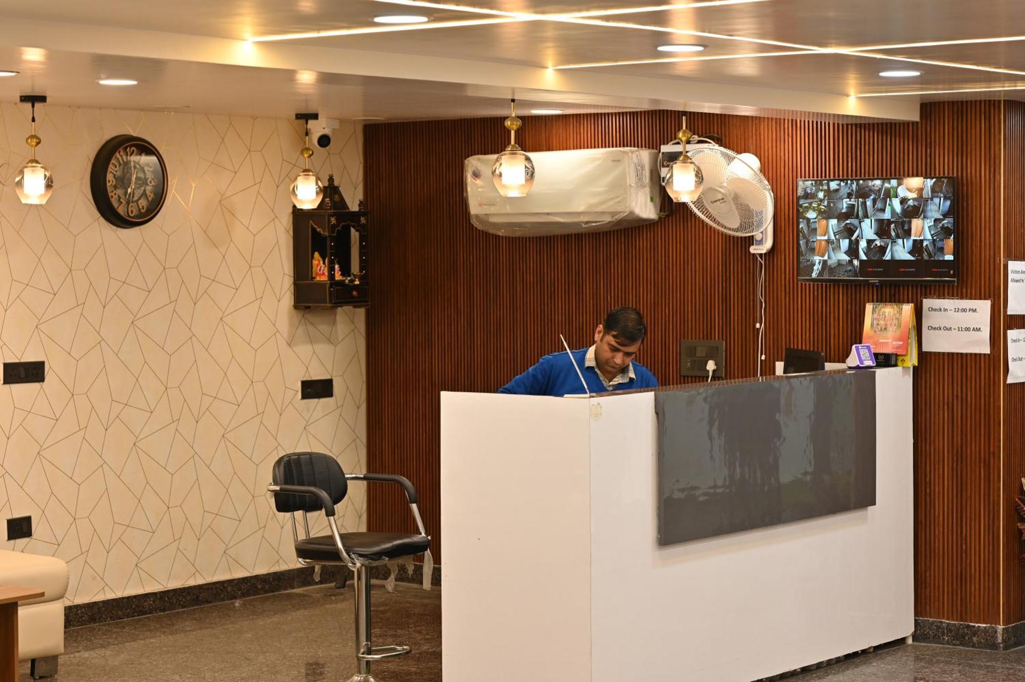 Hotel Down Town Paschim Vihar デリー エクステリア 写真