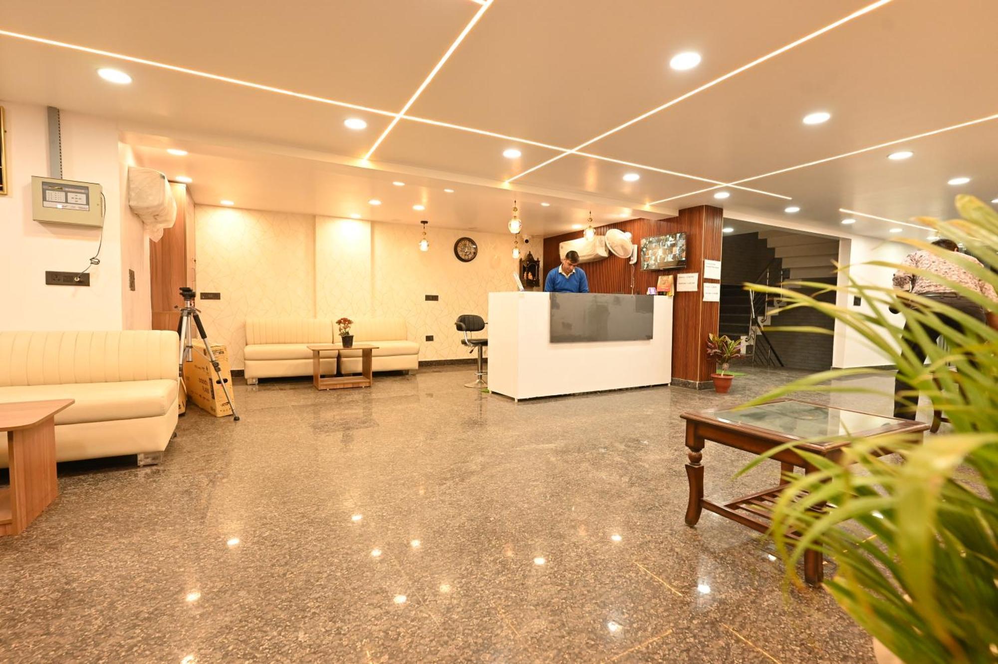 Hotel Down Town Paschim Vihar デリー エクステリア 写真