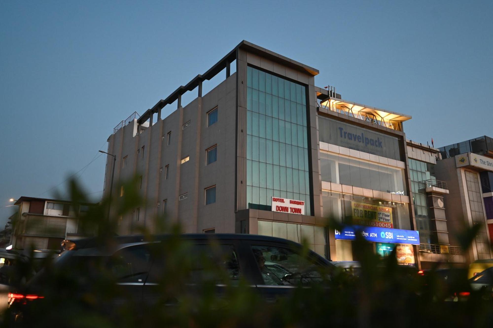 Hotel Down Town Paschim Vihar デリー エクステリア 写真