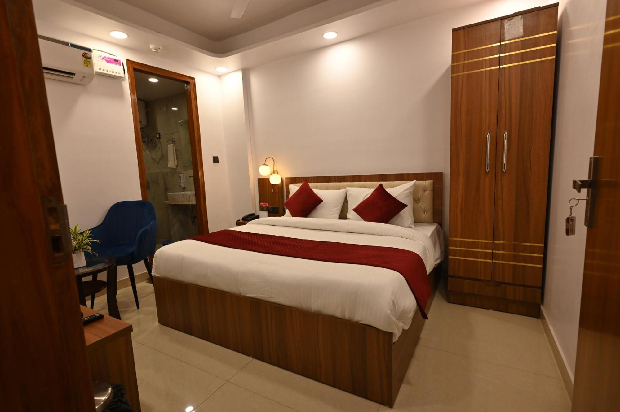 Hotel Down Town Paschim Vihar デリー エクステリア 写真