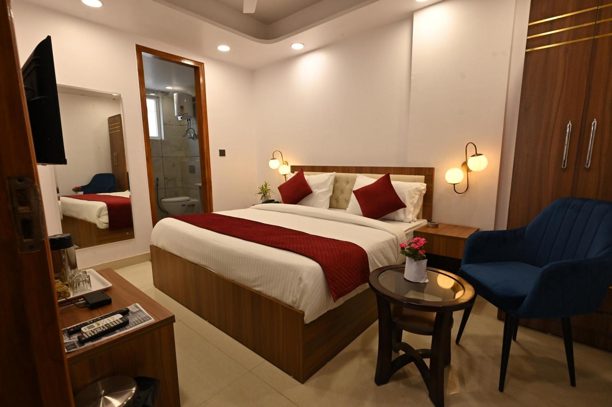 Hotel Down Town Paschim Vihar デリー エクステリア 写真
