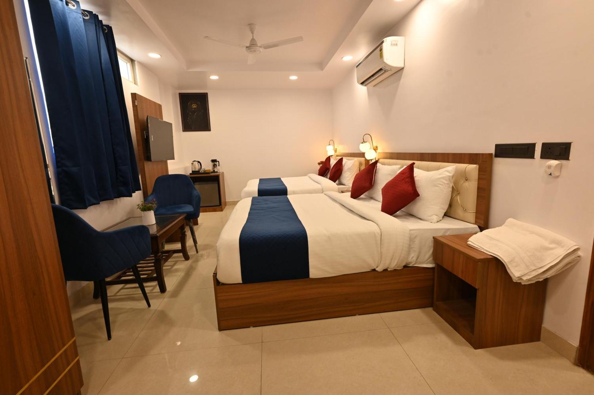 Hotel Down Town Paschim Vihar デリー エクステリア 写真
