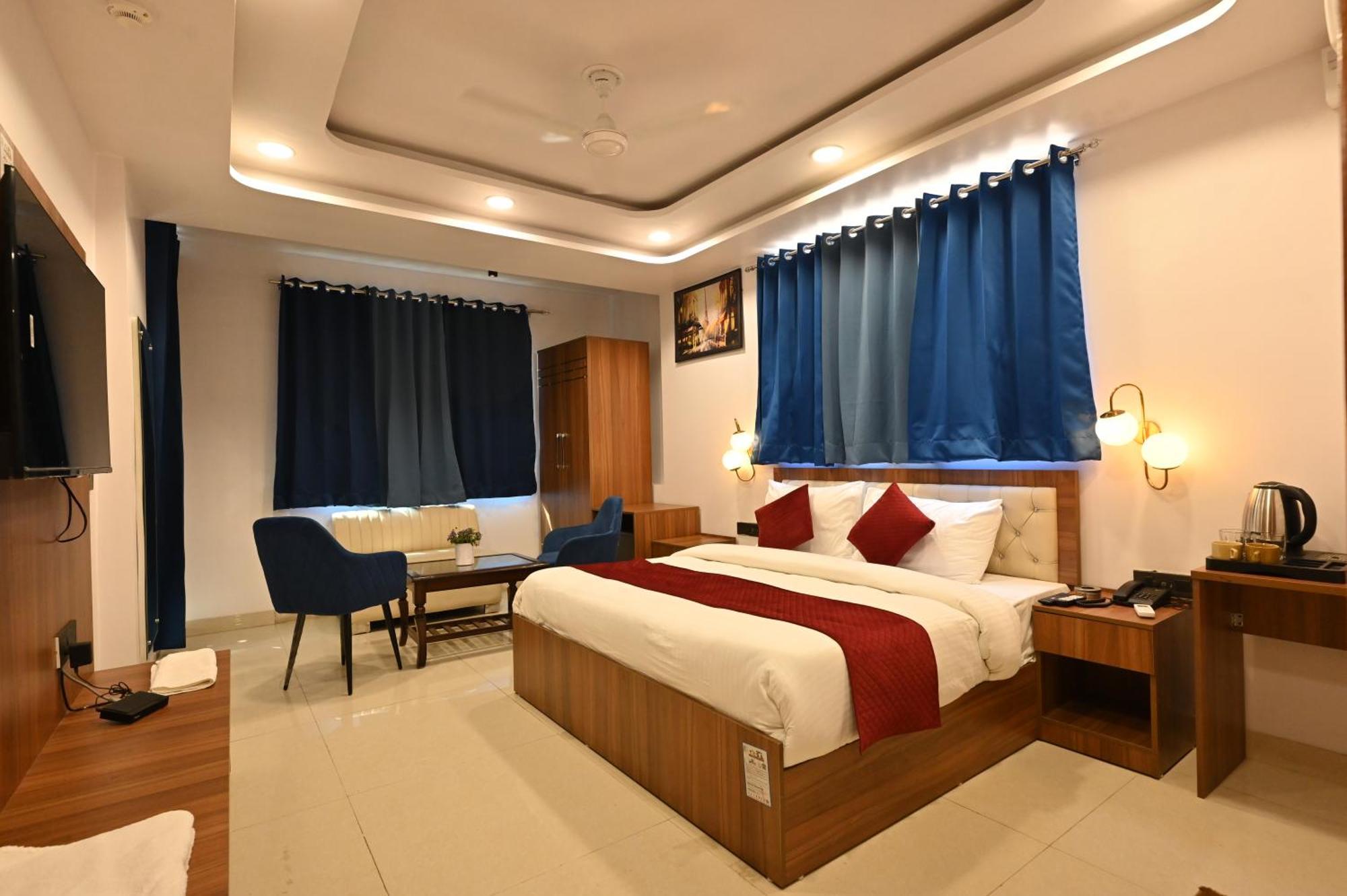 Hotel Down Town Paschim Vihar デリー エクステリア 写真