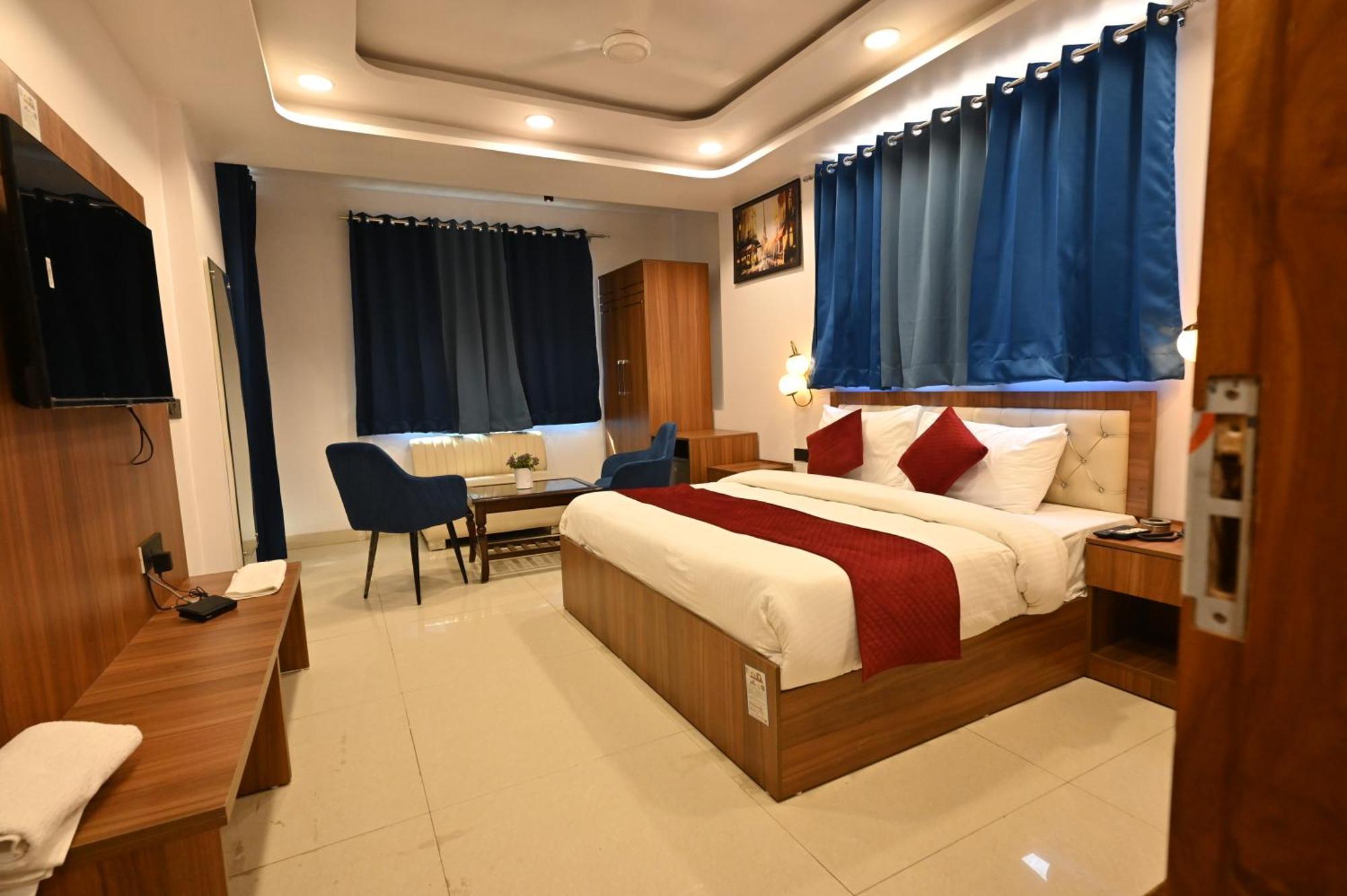 Hotel Down Town Paschim Vihar デリー エクステリア 写真