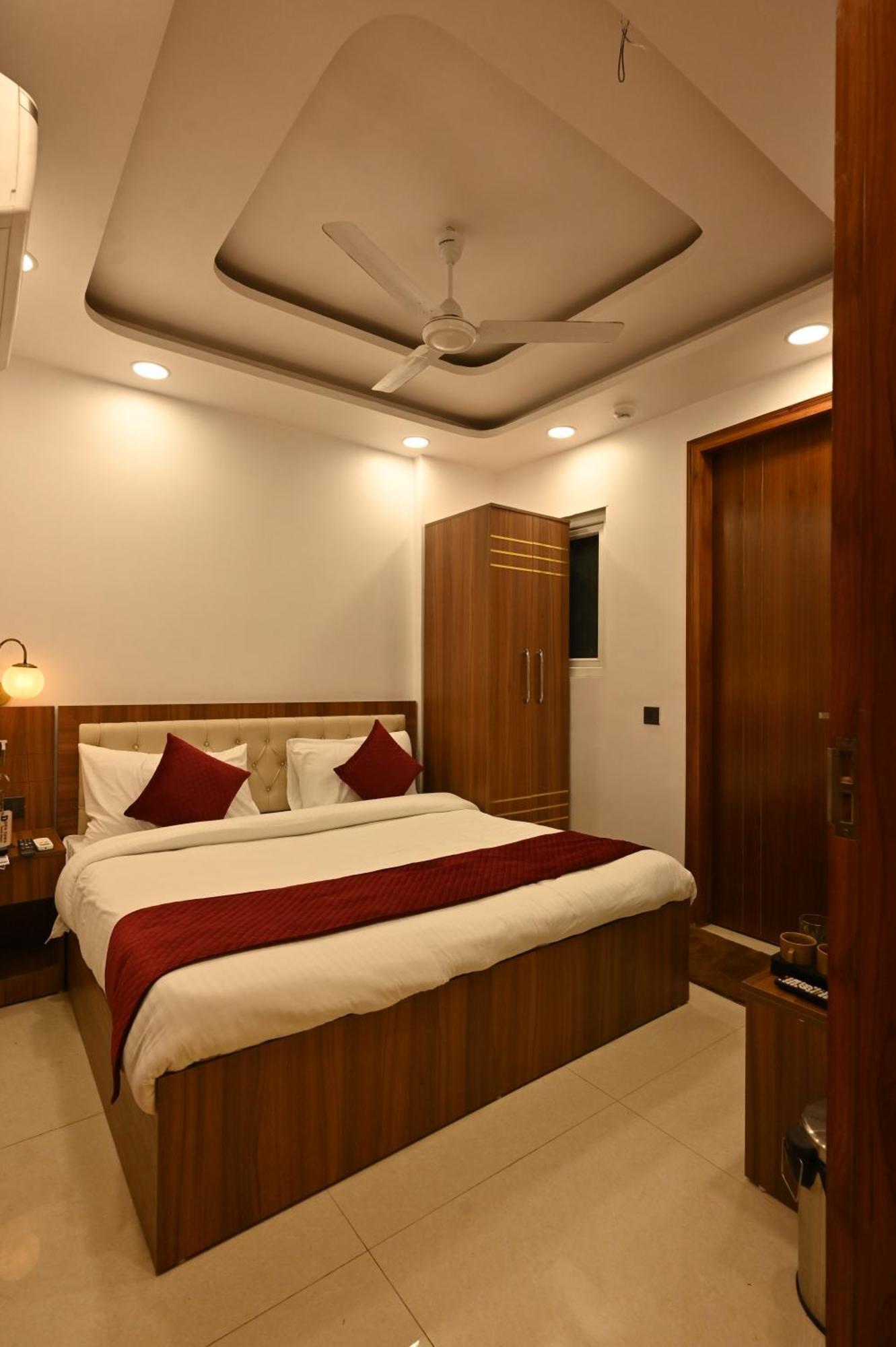 Hotel Down Town Paschim Vihar デリー エクステリア 写真