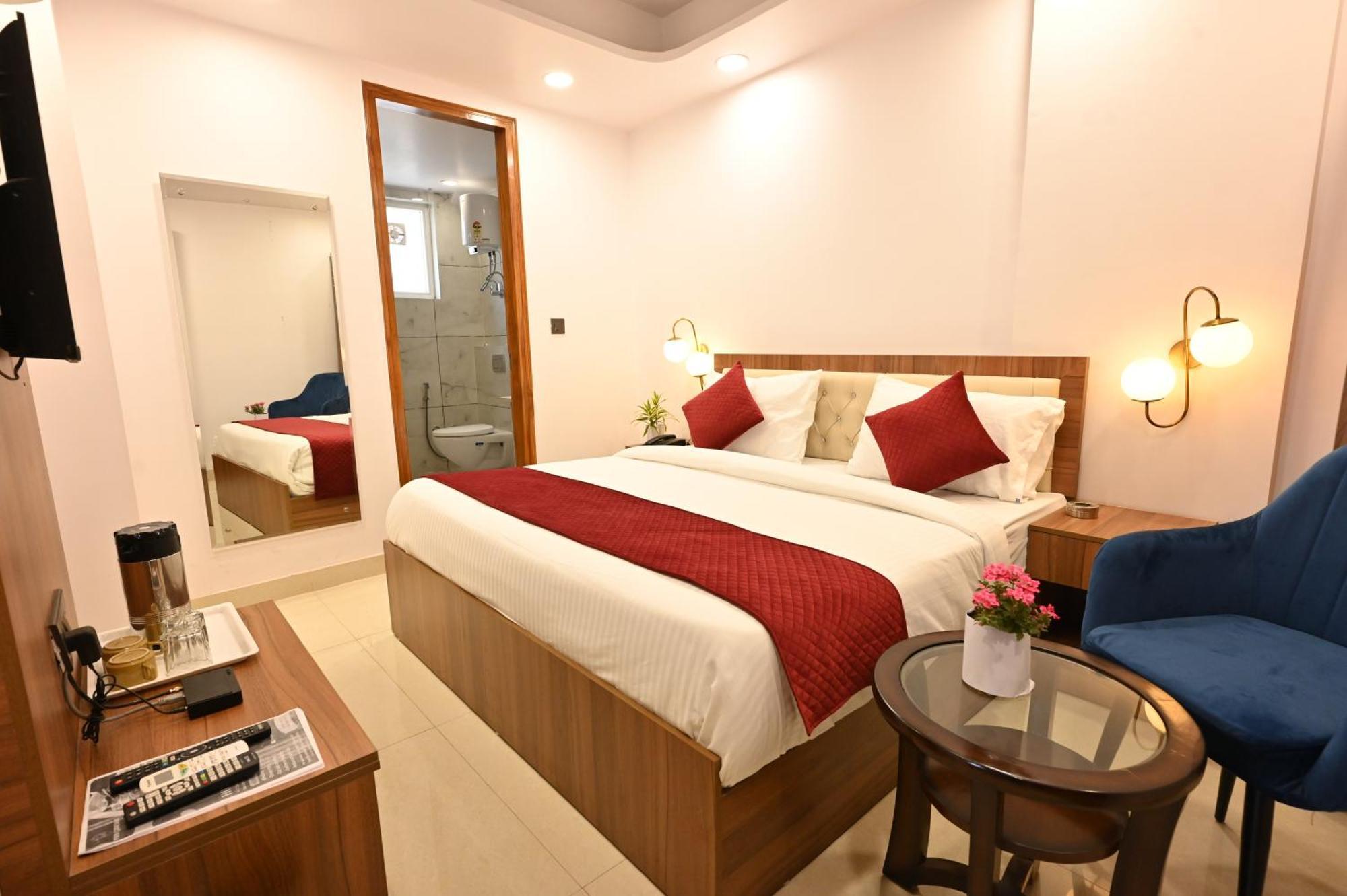 Hotel Down Town Paschim Vihar デリー エクステリア 写真