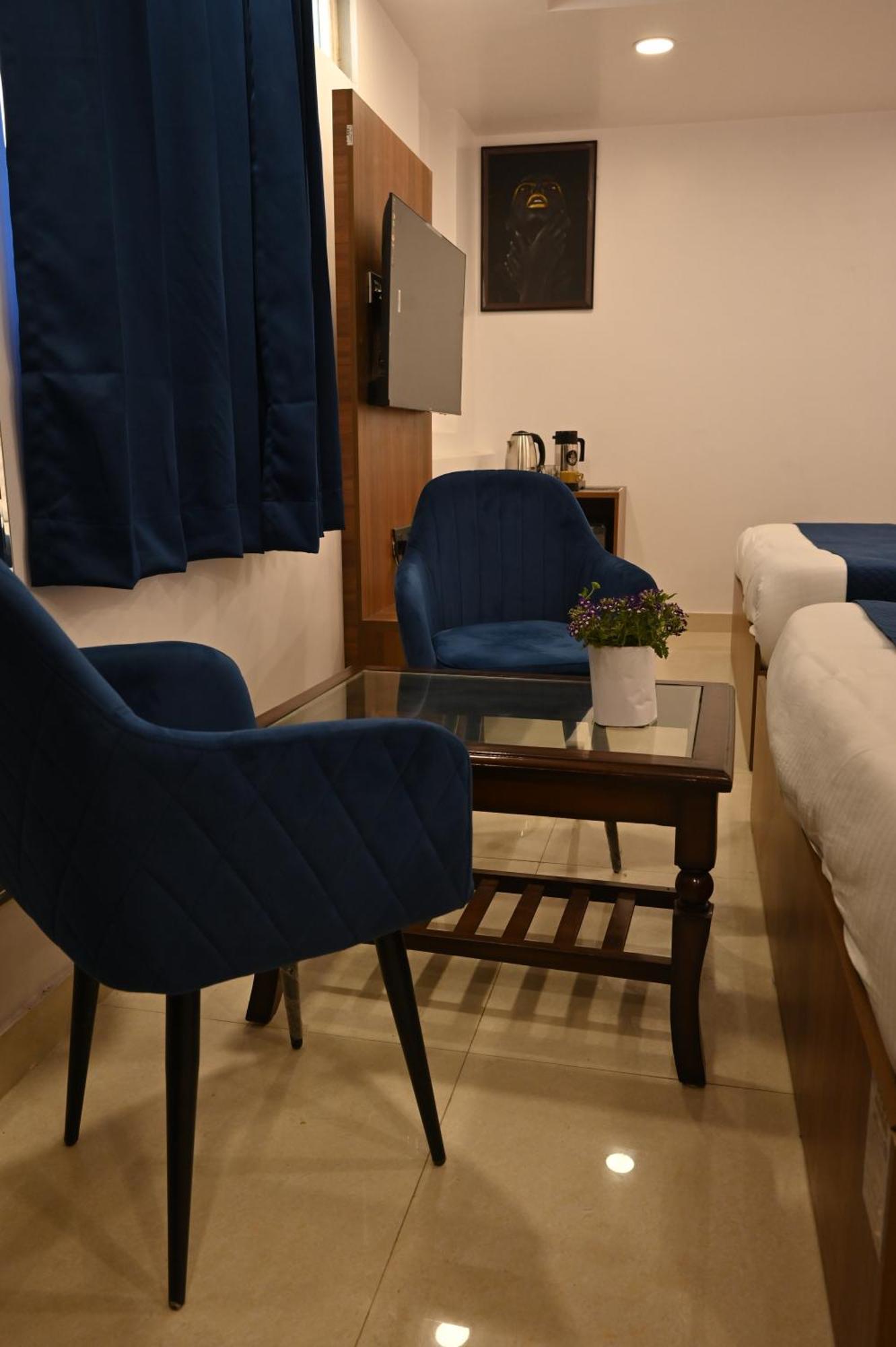Hotel Down Town Paschim Vihar デリー エクステリア 写真
