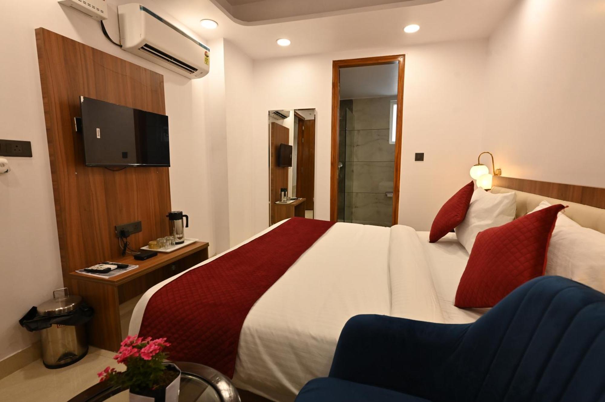 Hotel Down Town Paschim Vihar デリー エクステリア 写真