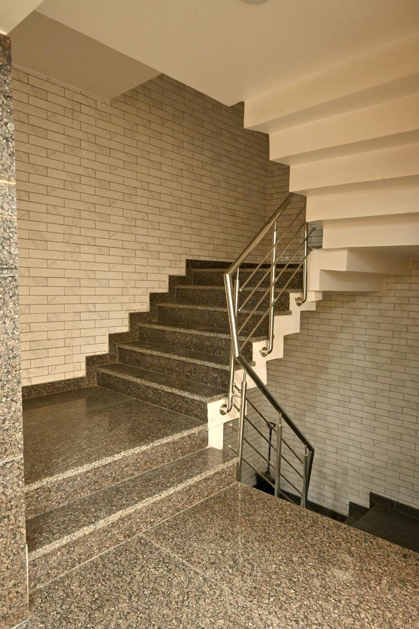 Hotel Down Town Paschim Vihar デリー エクステリア 写真