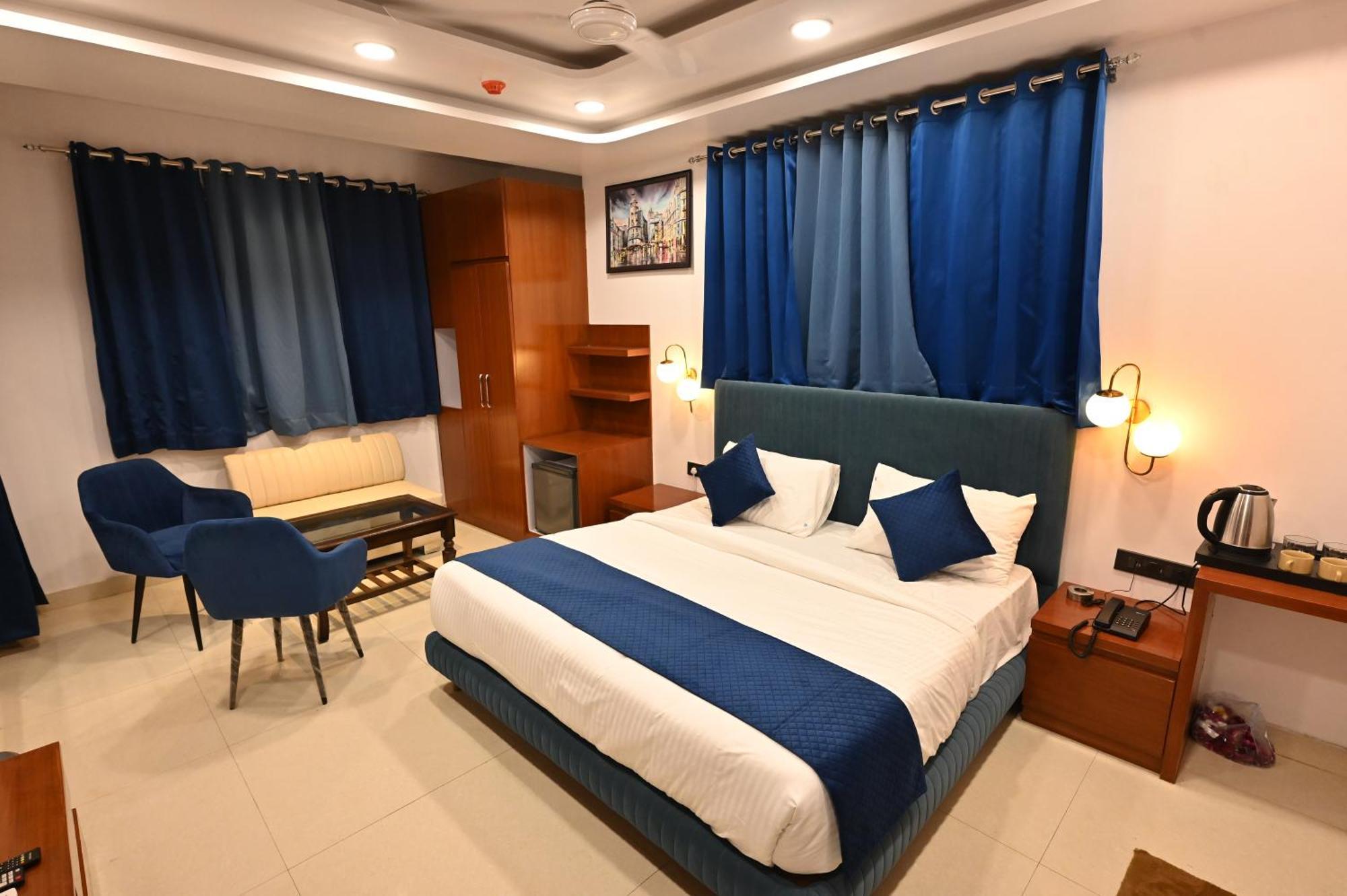 Hotel Down Town Paschim Vihar デリー エクステリア 写真