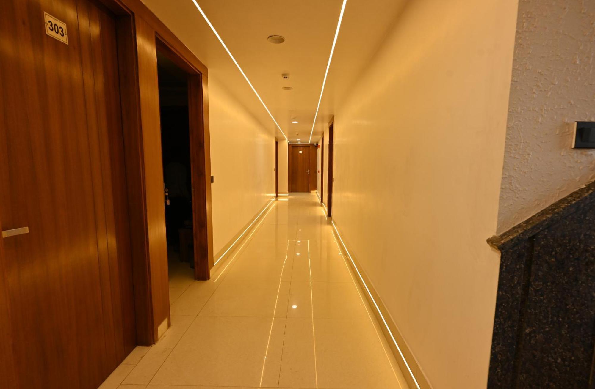 Hotel Down Town Paschim Vihar デリー エクステリア 写真