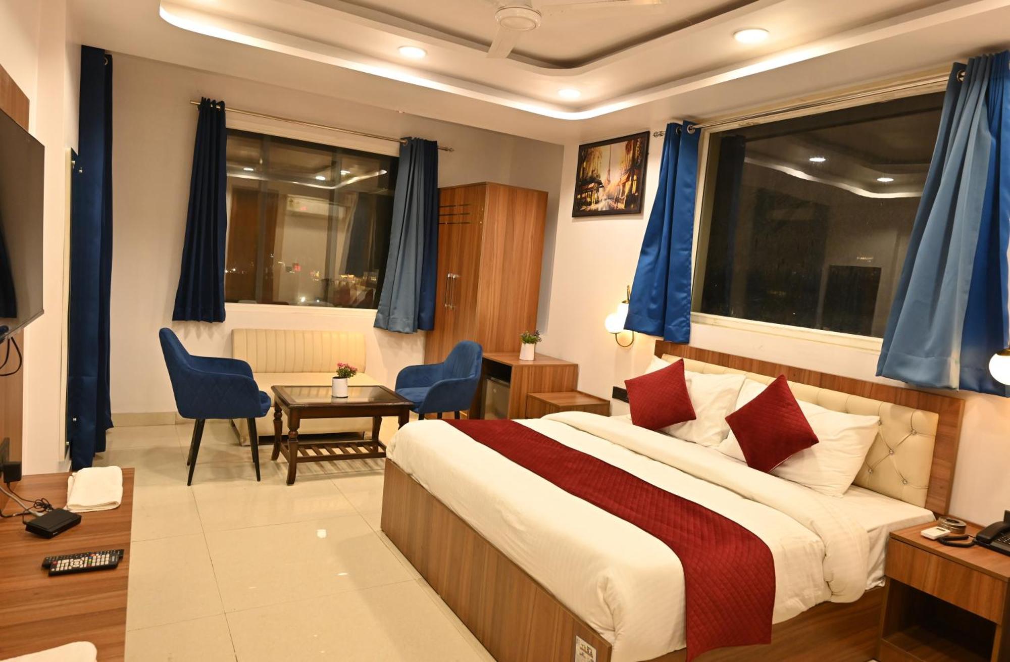 Hotel Down Town Paschim Vihar デリー エクステリア 写真