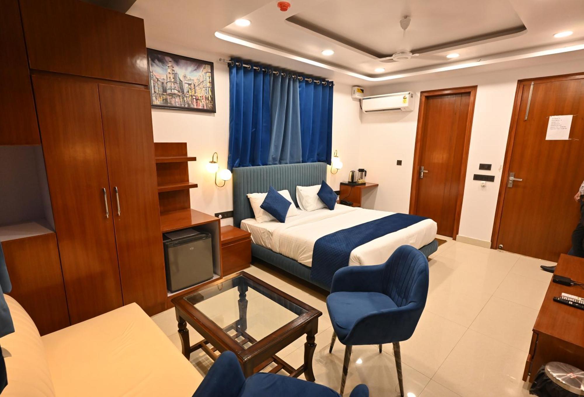Hotel Down Town Paschim Vihar デリー エクステリア 写真