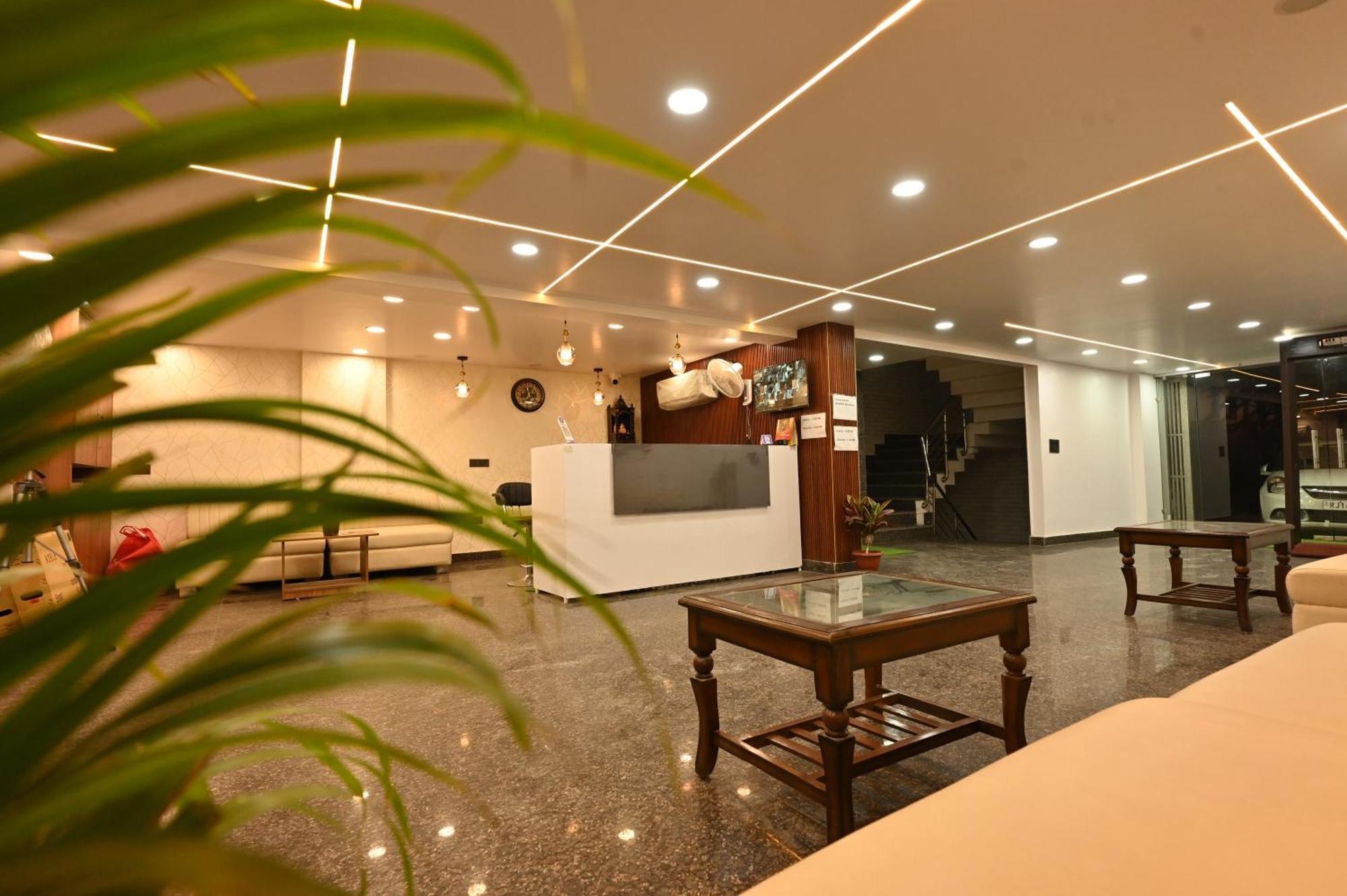 Hotel Down Town Paschim Vihar デリー エクステリア 写真