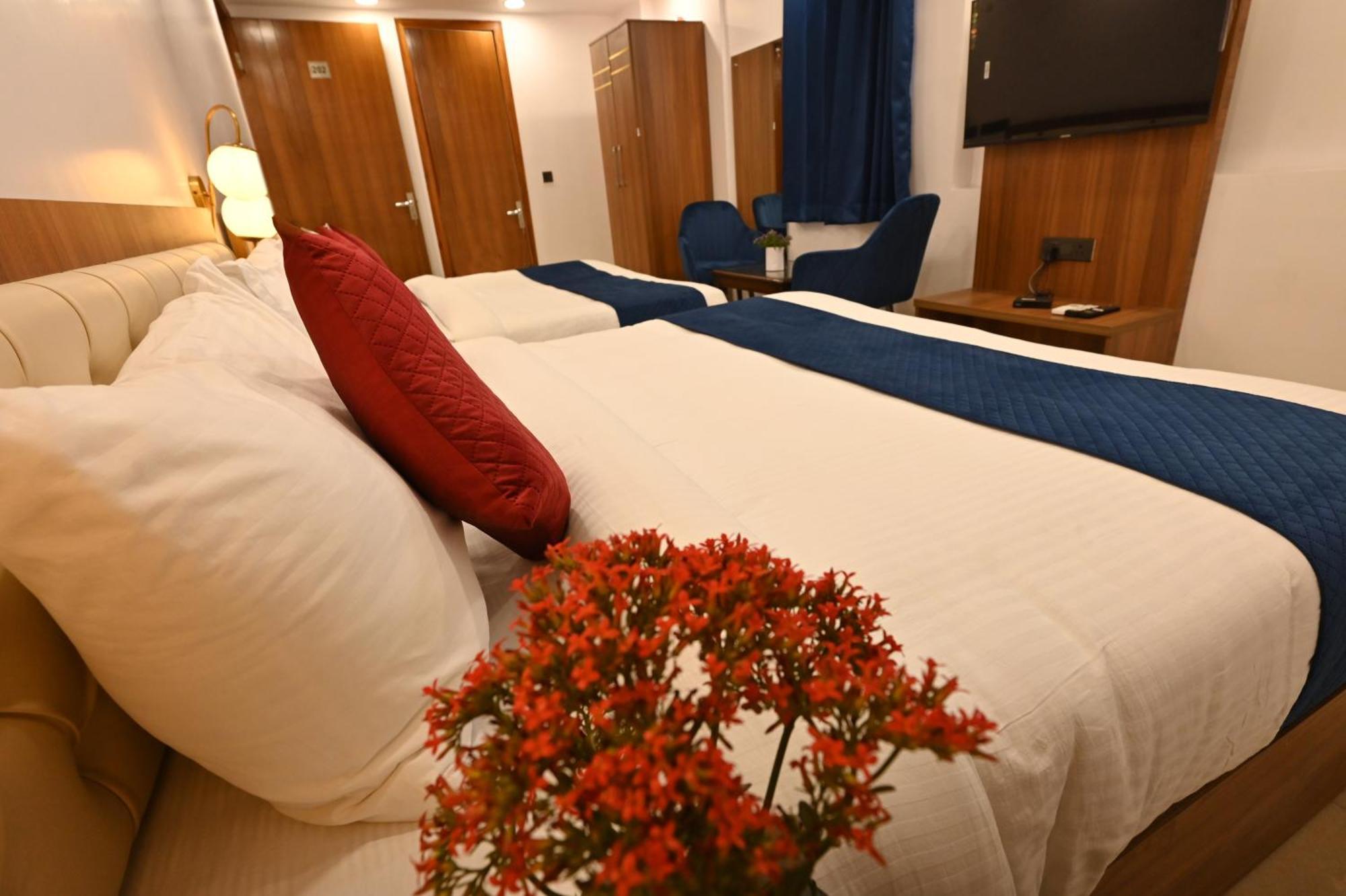 Hotel Down Town Paschim Vihar デリー エクステリア 写真