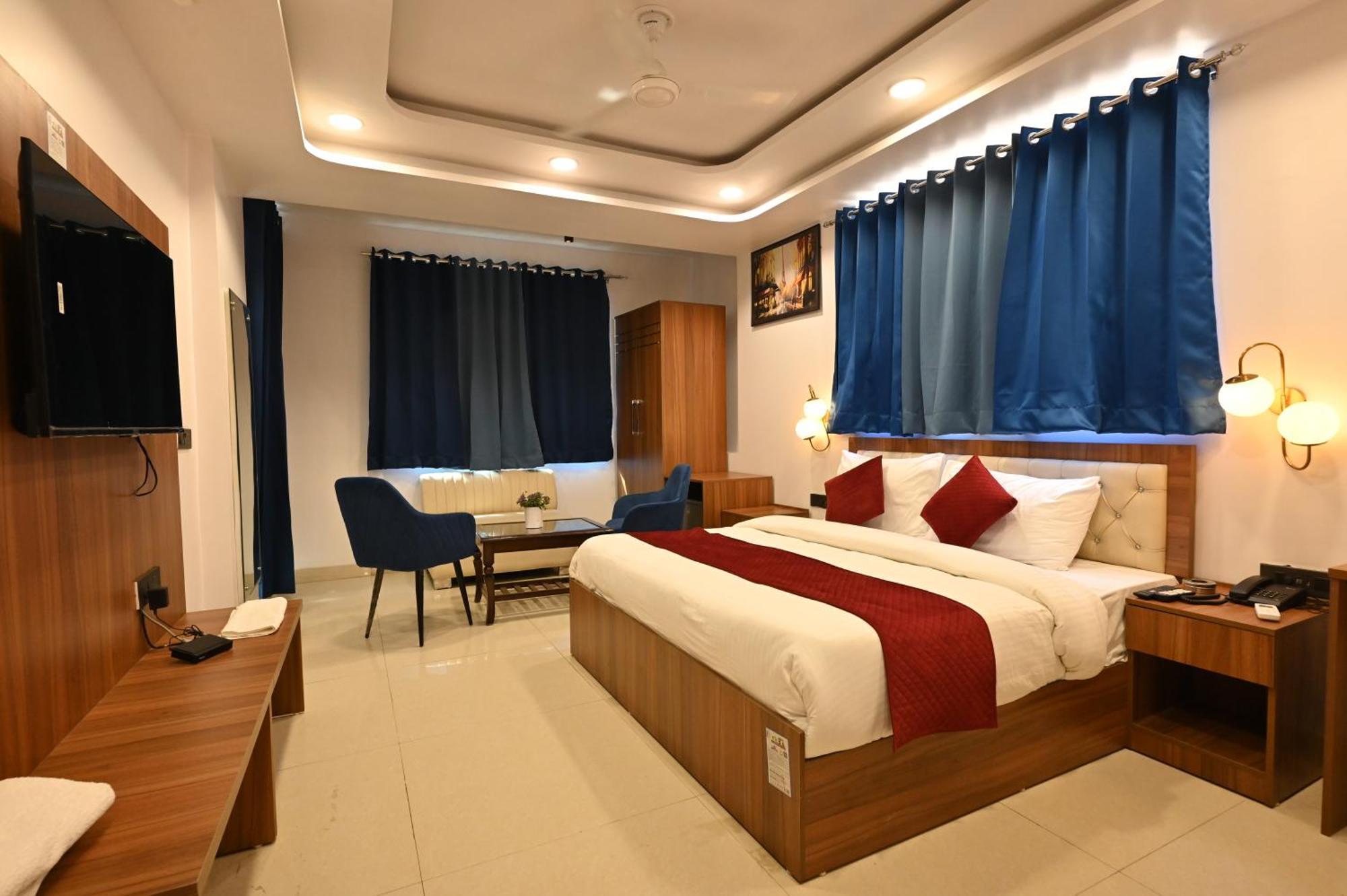 Hotel Down Town Paschim Vihar デリー エクステリア 写真